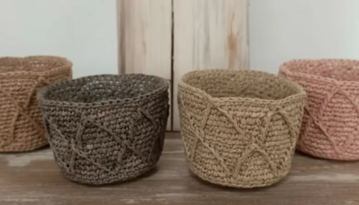 Pochette en raphia crochetée main — accessoire artisanal SOBIKA